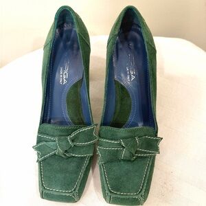 Via Spiga Green Suede Loafers with Bow